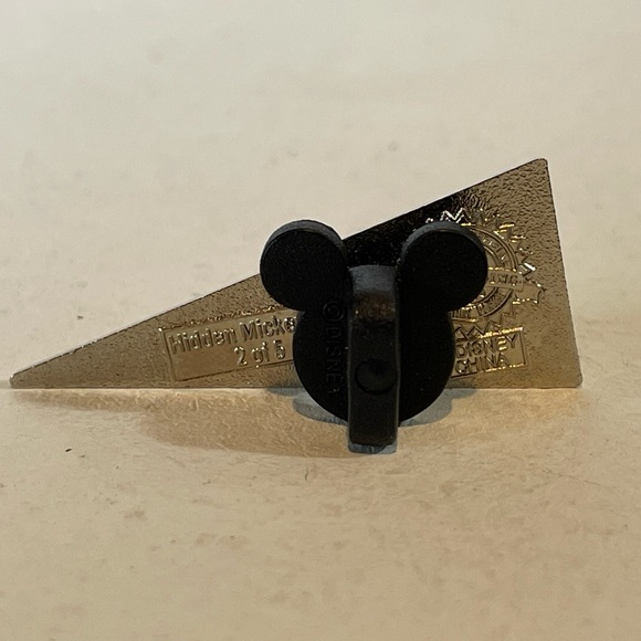 Walt Disney World Blue Banner Hidden Mickey #2 Of 5 Trading Pin - Picture 2 of 5